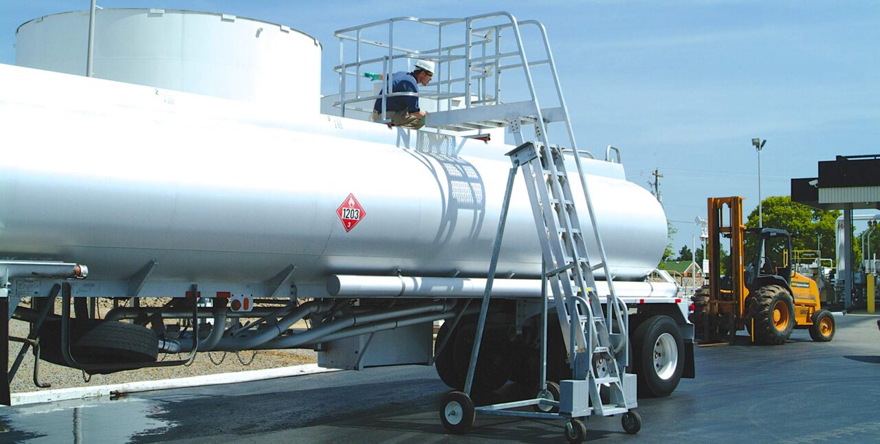 Industrial Access Platform Rental | Portable Truck & Railcar Access ...